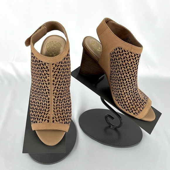 Vince Camuto Nude Leather Peep-Toe Sandal Stacked Heel - Dastana, Sz 7M. - Picture 1 of 13